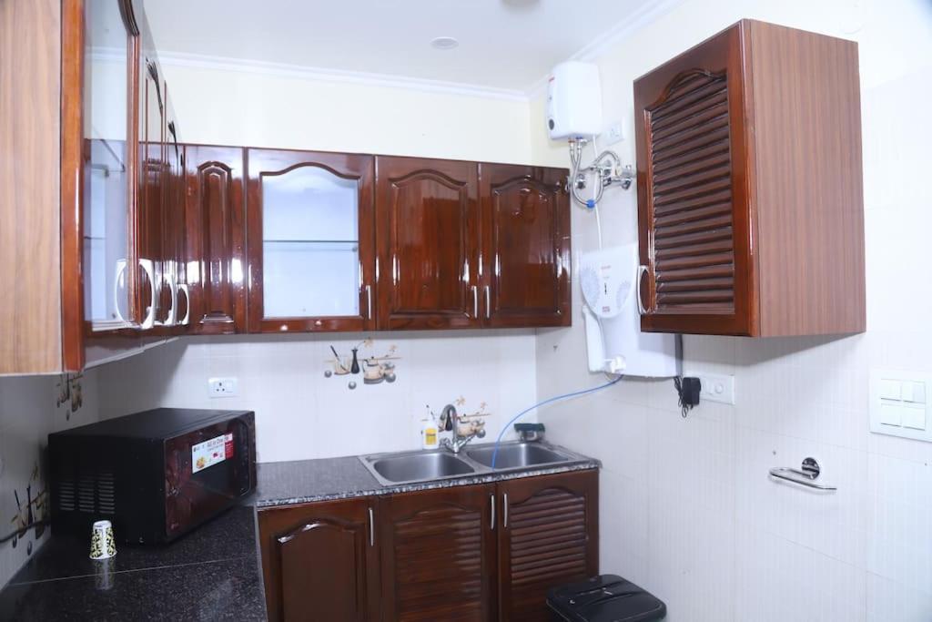 Divine India Service Apartment 3Bhk,B57 Sarita Vihar,Apollo New Delhi Exterior photo
