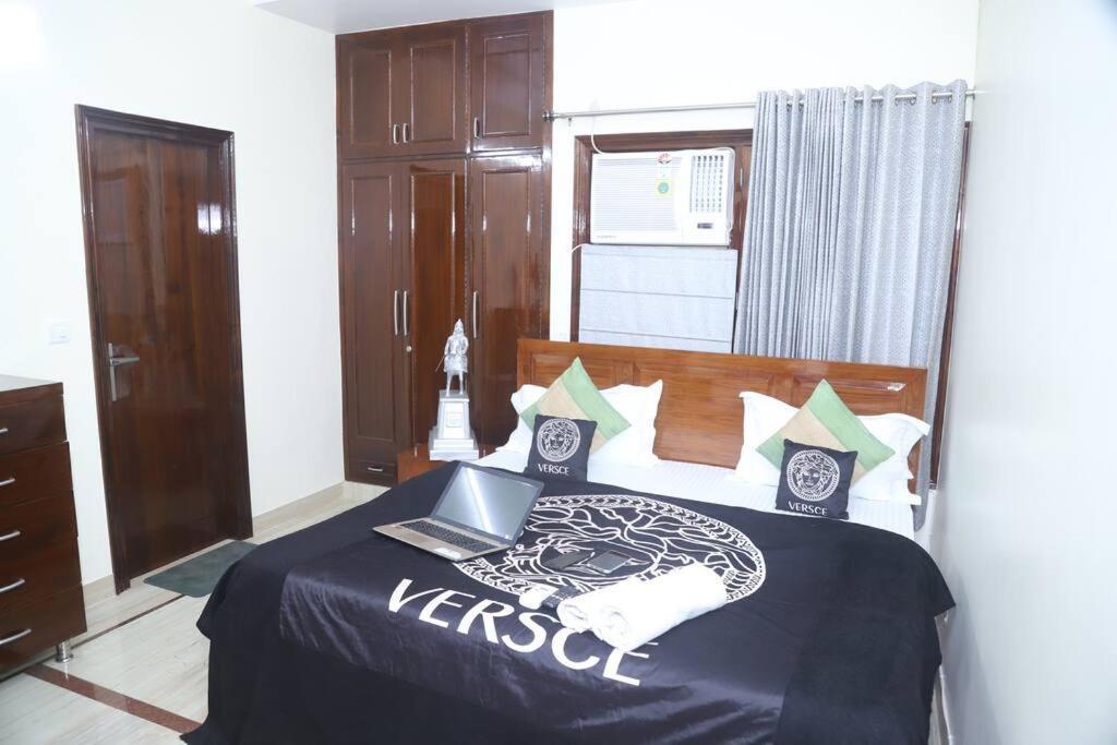 Divine India Service Apartment 3Bhk,B57 Sarita Vihar,Apollo New Delhi Exterior photo