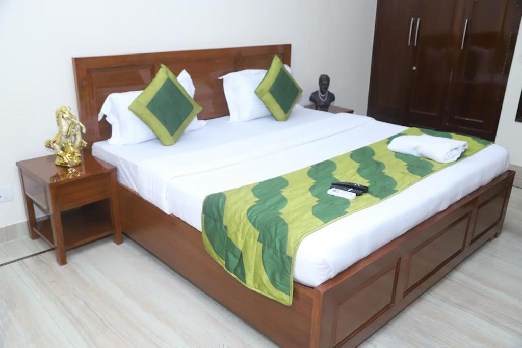 Divine India Service Apartment 3Bhk,B57 Sarita Vihar,Apollo New Delhi Exterior photo