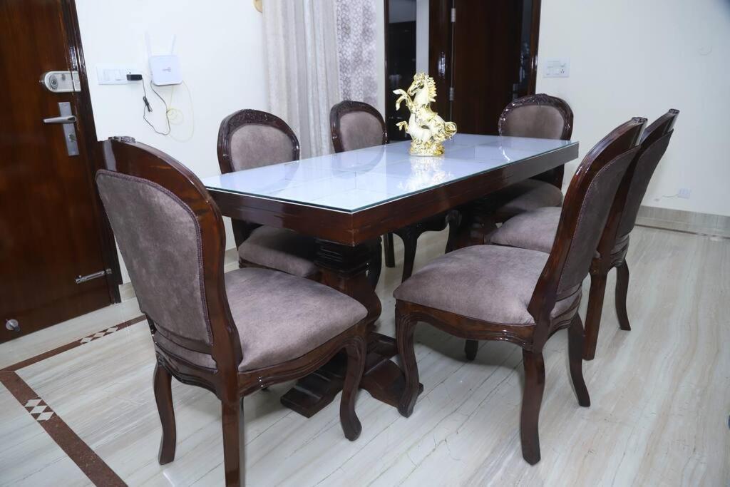 Divine India Service Apartment 3Bhk,B57 Sarita Vihar,Apollo New Delhi Exterior photo