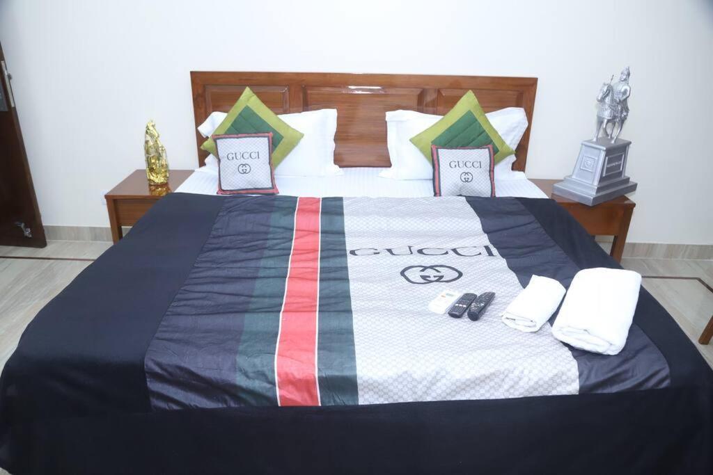 Divine India Service Apartment 3Bhk,B57 Sarita Vihar,Apollo New Delhi Exterior photo