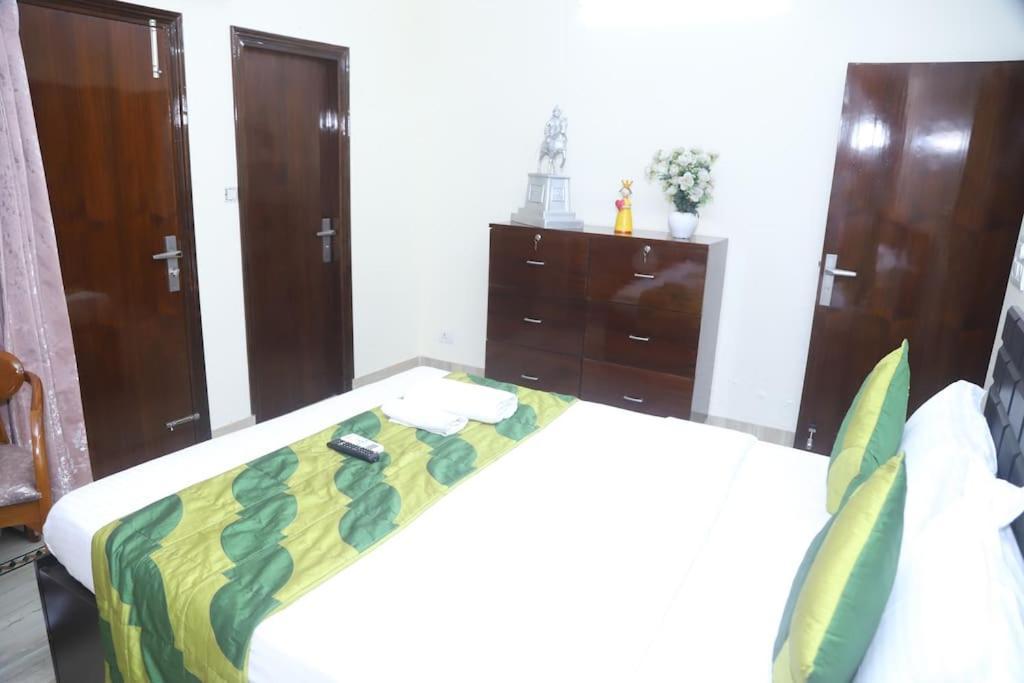 Divine India Service Apartment 3Bhk,B57 Sarita Vihar,Apollo New Delhi Exterior photo