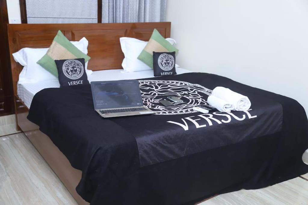 Divine India Service Apartment 3Bhk,B57 Sarita Vihar,Apollo New Delhi Exterior photo