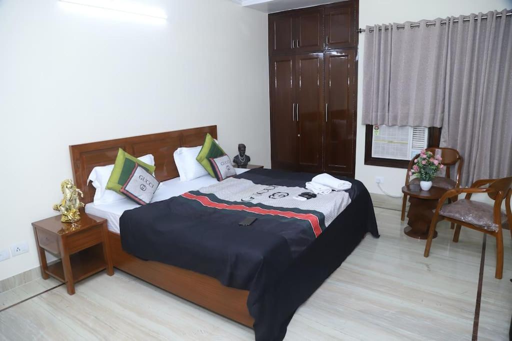 Divine India Service Apartment 3Bhk,B57 Sarita Vihar,Apollo New Delhi Exterior photo