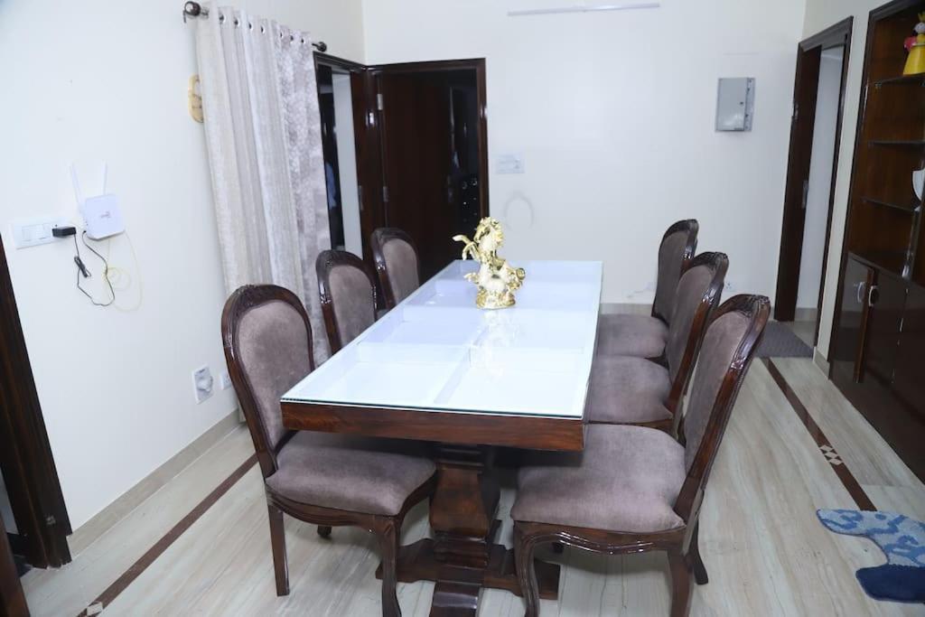 Divine India Service Apartment 3Bhk,B57 Sarita Vihar,Apollo New Delhi Exterior photo
