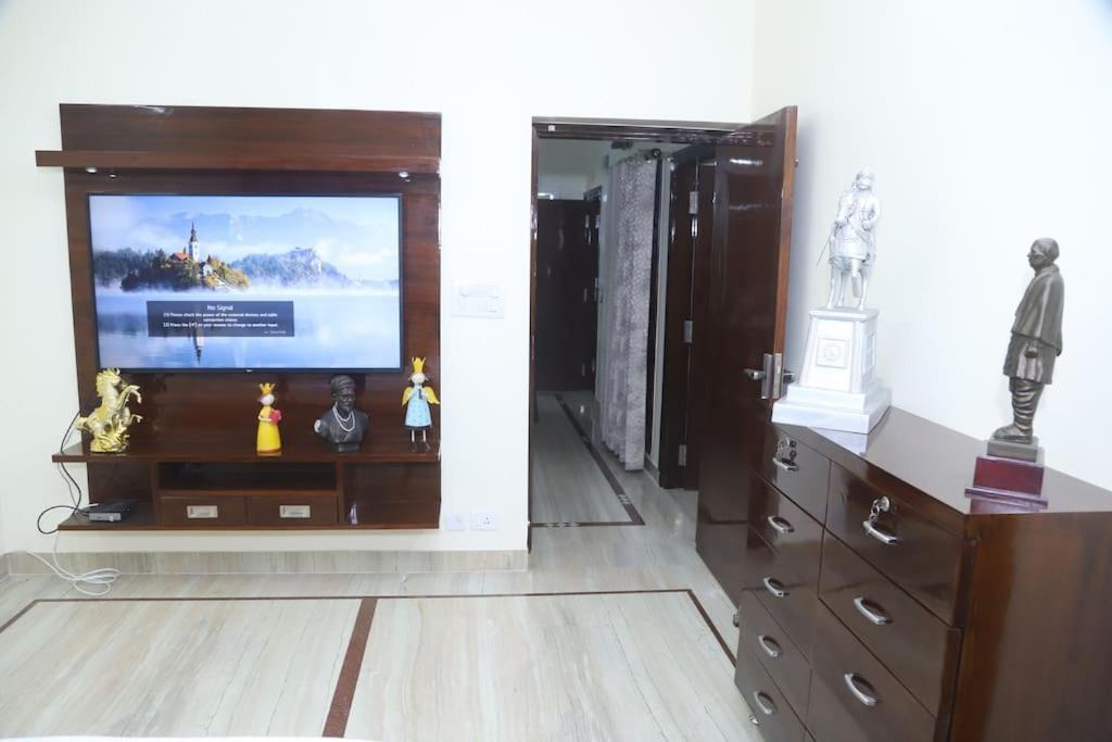 Divine India Service Apartment 3Bhk,B57 Sarita Vihar,Apollo New Delhi Exterior photo