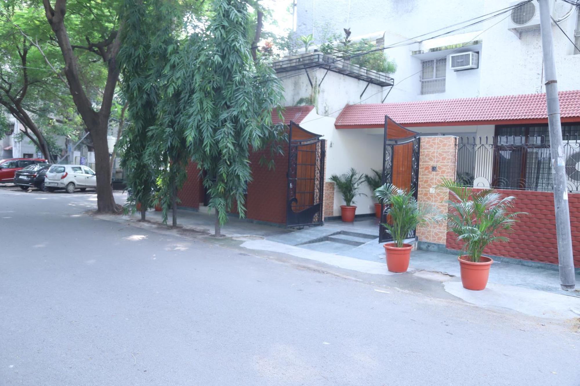 Divine India Service Apartment 3Bhk,B57 Sarita Vihar,Apollo New Delhi Exterior photo