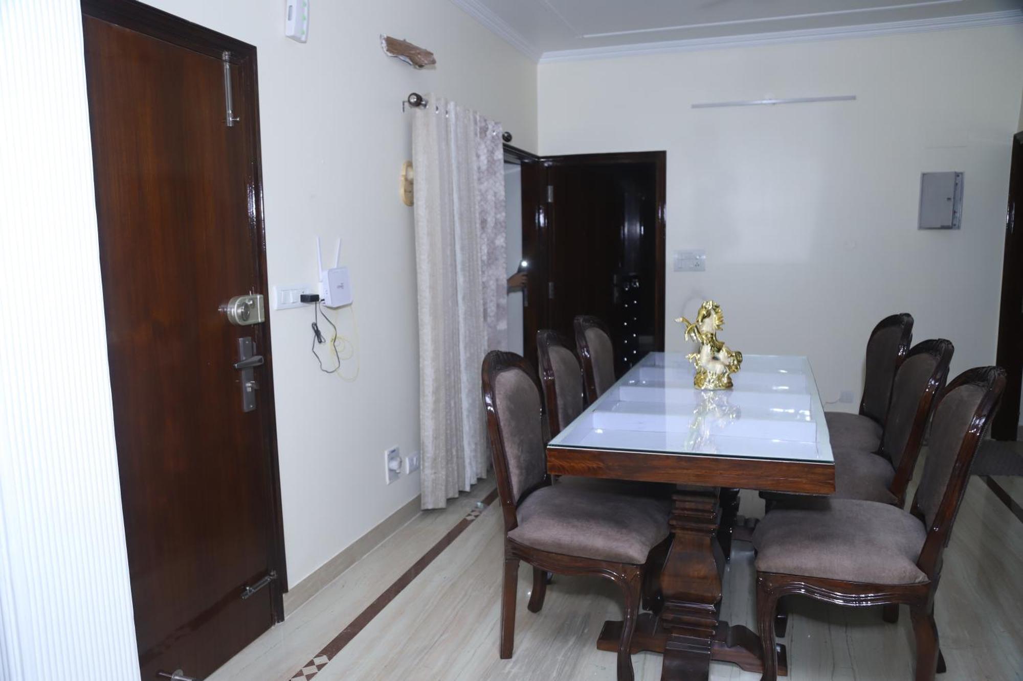 Divine India Service Apartment 3Bhk,B57 Sarita Vihar,Apollo New Delhi Exterior photo