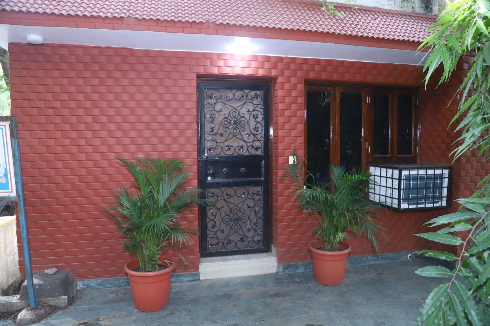 Divine India Service Apartment 3Bhk,B57 Sarita Vihar,Apollo New Delhi Exterior photo