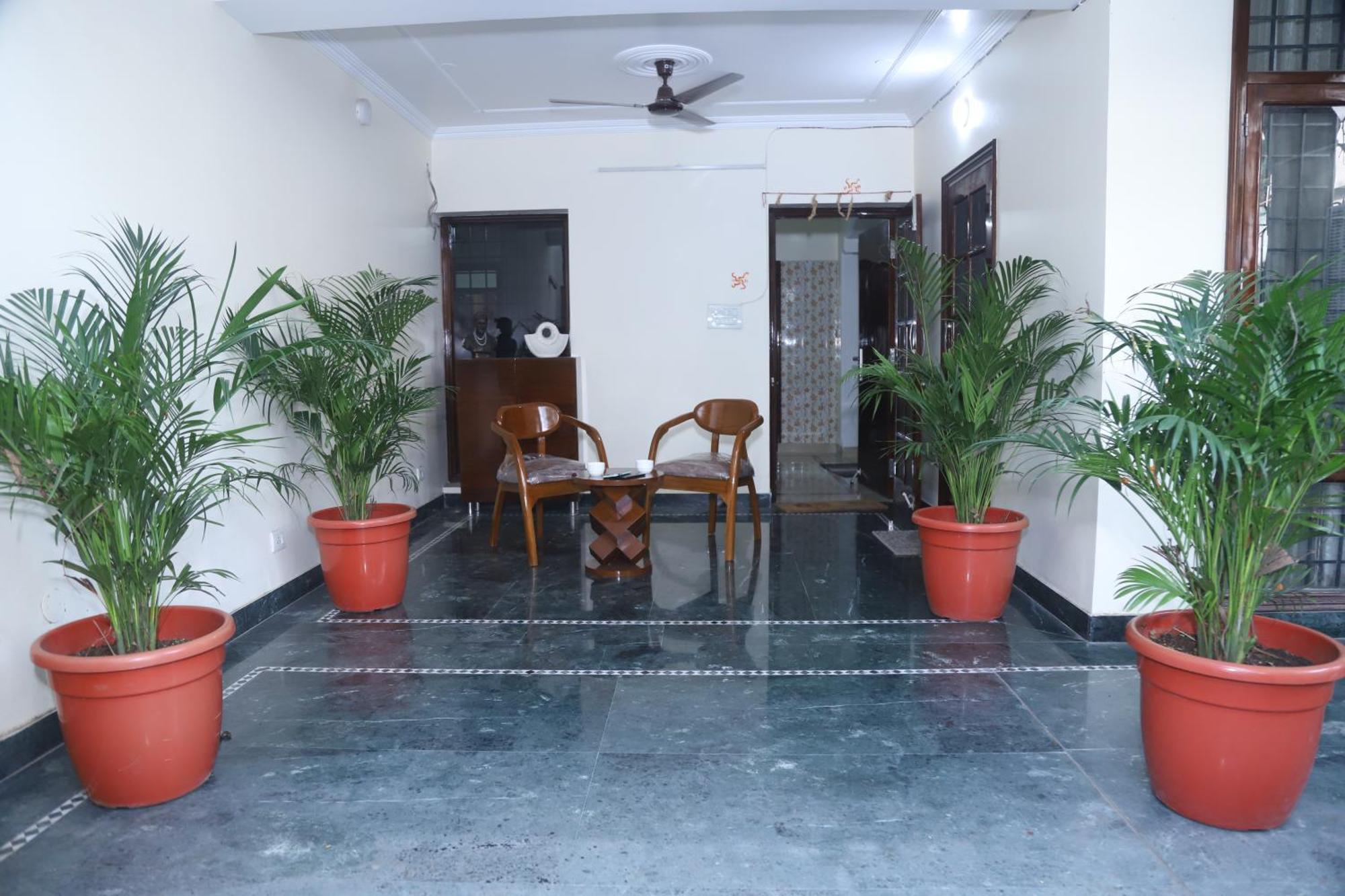Divine India Service Apartment 3Bhk,B57 Sarita Vihar,Apollo New Delhi Exterior photo